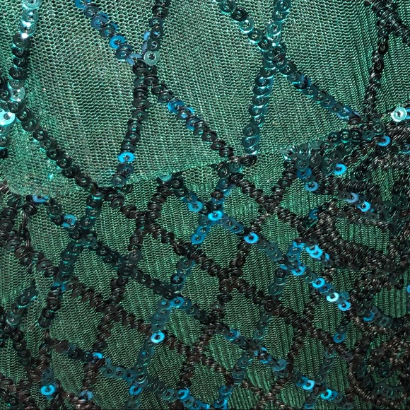 ❌SOLD❌PRETTY LITTLE THING emerald dress - Picture 6 of 6